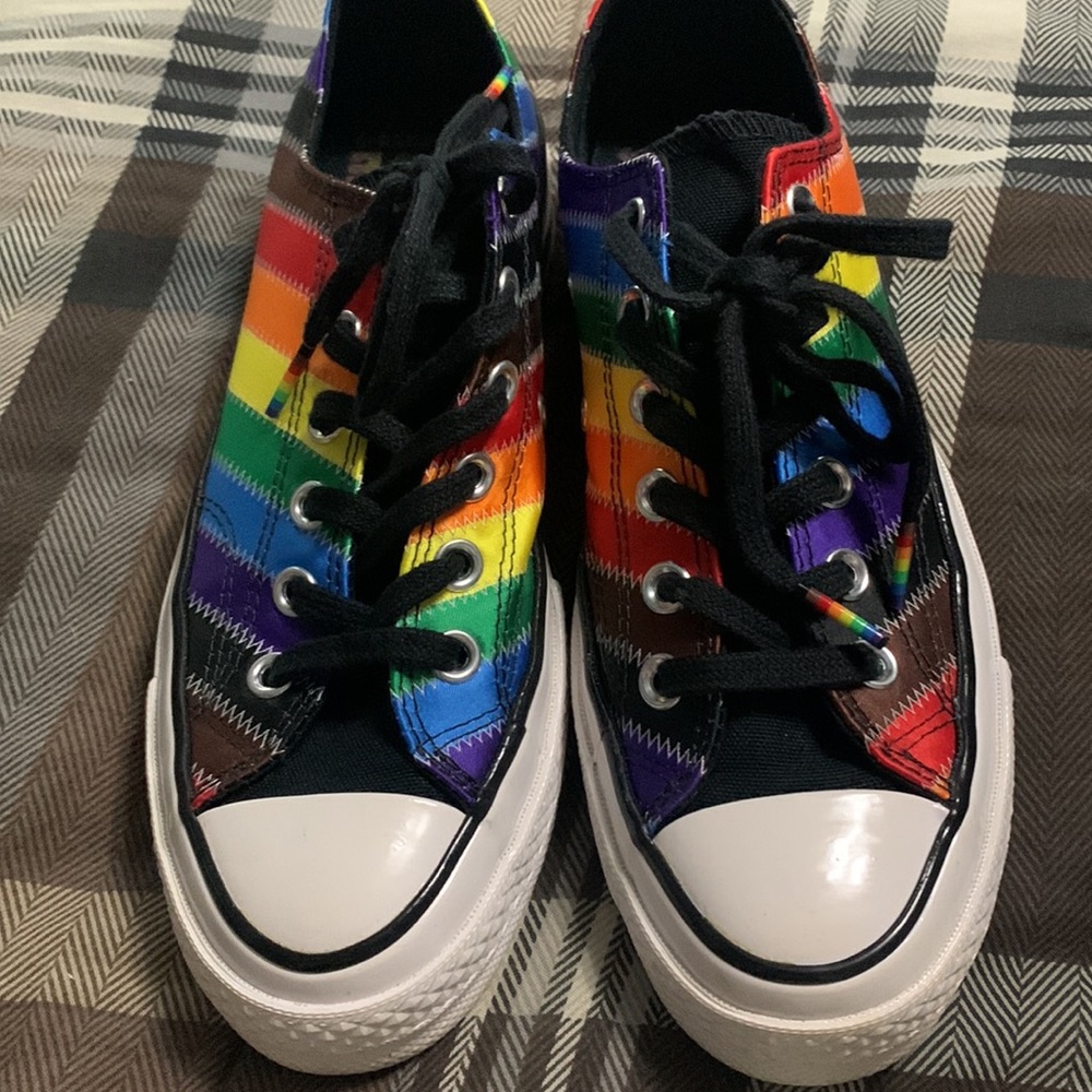 Converse - Picture 2 of 4